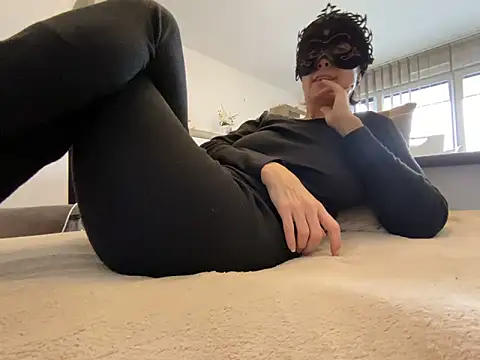 Snapshot of Marilou1983 chatting on 02-17-26, 10:12 Marilou1983 online show from 02-17-26, 10:12