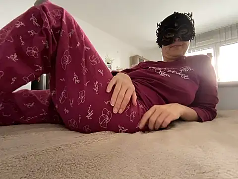 Snapshot of Marilou1983 chatting on 03-22-26, 12:30 Marilou1983 online show from 03-22-26, 12:30