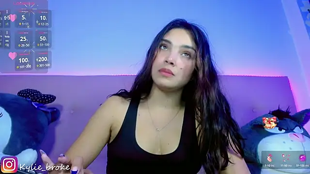 Snapshot of Kylie_brokee chatting on 01-26-25, 12:05 Kylie brokee online show from 01-26-25, 12:05