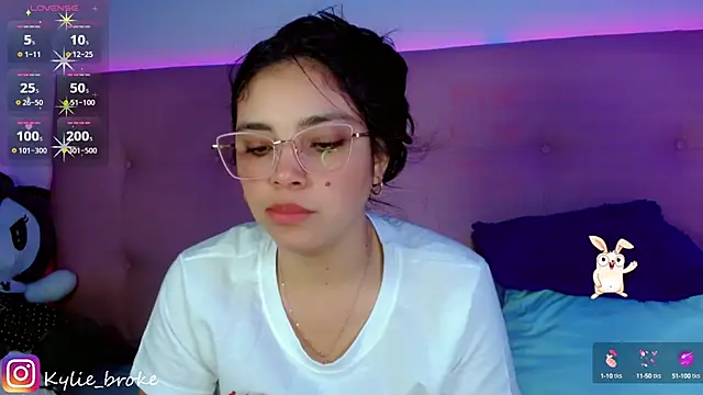 Snapshot of Kylie_brokee chatting on 02-07-25, 03:12 Kylie brokee online show from 02-07-25, 03:12