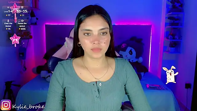 Snapshot of Kylie_brokee chatting on 02-13-25, 10:11 Kylie brokee online show from 02-13-25, 10:11