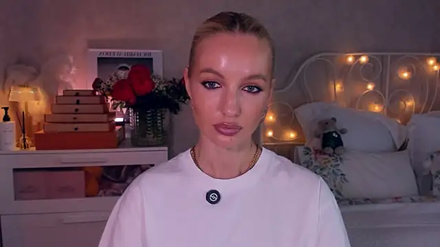 Snapshot of aestetick chatting on 05-26-26, 11:28 aestetick online show from 05-26-26, 11:28