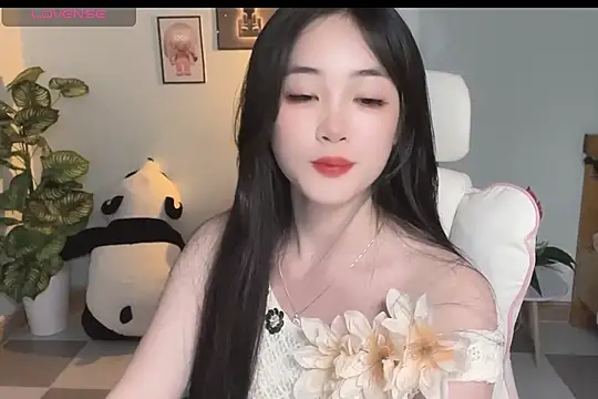 Snapshot of _Aimy_ chatting on 09-15-25, 03:23 Aimy online show from 09-15-25, 03:23