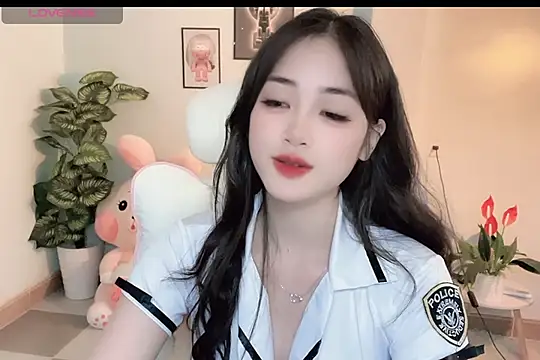 Snapshot of _Aimy_ chatting on 10-27-25, 04:27 Aimy online show from 10-27-25, 04:27