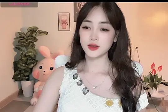 Snapshot of _Aimy_ chatting on 10-27-25, 04:33 Aimy online show from 10-27-25, 04:33