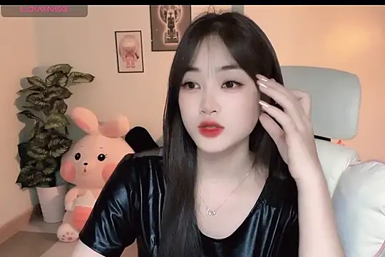 Snapshot of _Aimy_ chatting on 11-08-25, 03:45 Aimy online show from 11-08-25, 03:45