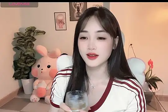 Snapshot of _Aimy_ chatting on 11-10-25, 05:12 Aimy online show from 11-10-25, 05:12