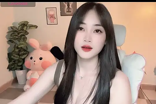 Snapshot of _Aimy_ chatting on 11-11-25, 05:24 Aimy online show from 11-11-25, 05:24