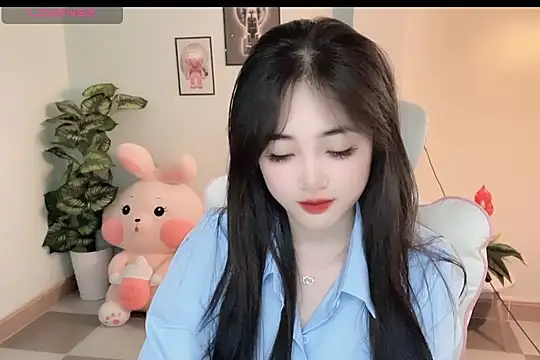 Snapshot of _Aimy_ chatting on 11-15-25, 04:10 Aimy online show from 11-15-25, 04:10