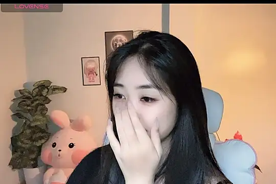 Snapshot of _Aimy_ chatting on 11-17-25, 05:19 Aimy online show from 11-17-25, 05:19