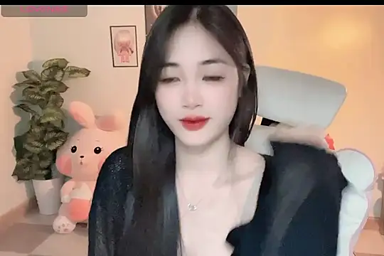 Snapshot of _Aimy_ chatting on 11-18-25, 05:28 Aimy online show from 11-18-25, 05:28