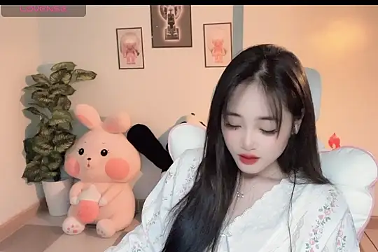 Snapshot of _Aimy_ chatting on 11-22-25, 04:28 Aimy online show from 11-22-25, 04:28