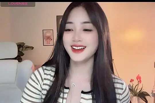 Snapshot of _Aimy_ chatting on 11-24-25, 06:29 Aimy online show from 11-24-25, 06:29