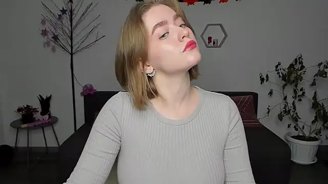 AidaPerry online show from 12-11-24, 02:22