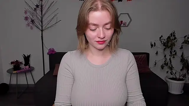 AidaPerry online show from 12-11-24, 05:37