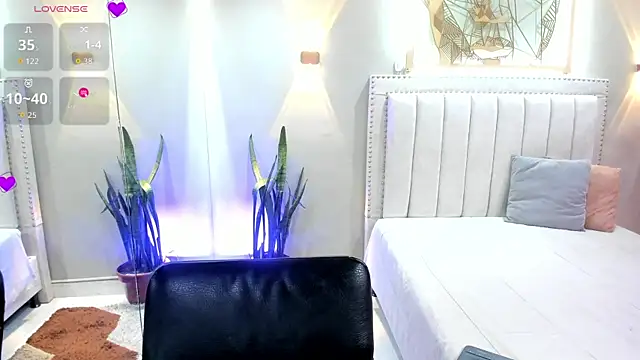 Snapshot of StefyGil_ chatting on 11-18-25, 12:20 StefyGil online show from 11-18-25, 12:20