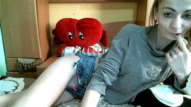 Snapshot of DennisXCaroll chatting on 01-16-25, 11:15 DennisXCaroll online show from 01-16-25, 11:15