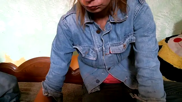 Snapshot of DennisXCaroll chatting on 10-17-25, 07:11 DennisXCaroll online show from 10-17-25, 07:11
