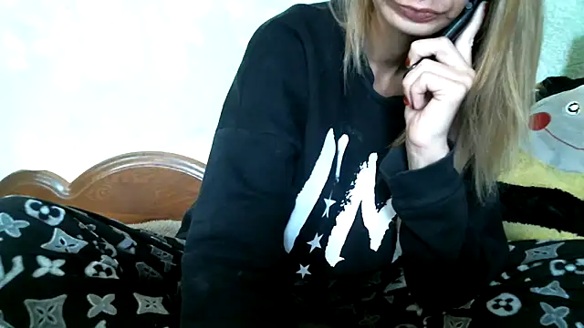 Snapshot of DennisXCaroll chatting on 10-18-25, 06:48 DennisXCaroll online show from 10-18-25, 06:48
