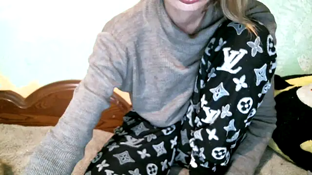 Snapshot of DennisXCaroll chatting on 10-18-25, 06:52 DennisXCaroll online show from 10-18-25, 06:52
