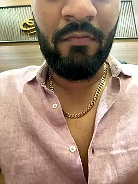 Snapshot of shrreyyyy chatting on 01-14-26, 10:21 shrreyyyy online show from 01-14-26, 10:21