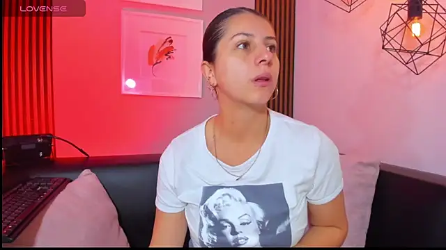 Nahiajhonson  online show from 02-18-26, 12:12