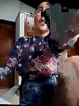 Snapshot of SamaraJay1 chatting on 03-08-26, 03:05 SamaraJay1 online show from 03-08-26, 03:05