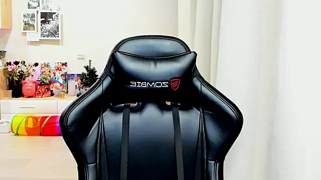 Snapshot of Sm0ly chatting on 10-23-25, 01:27 Sm0ly online show from 10-23-25, 01:27