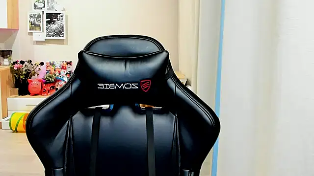 Snapshot of Sm0ly chatting on 10-26-25, 01:44 Sm0ly online show from 10-26-25, 01:44