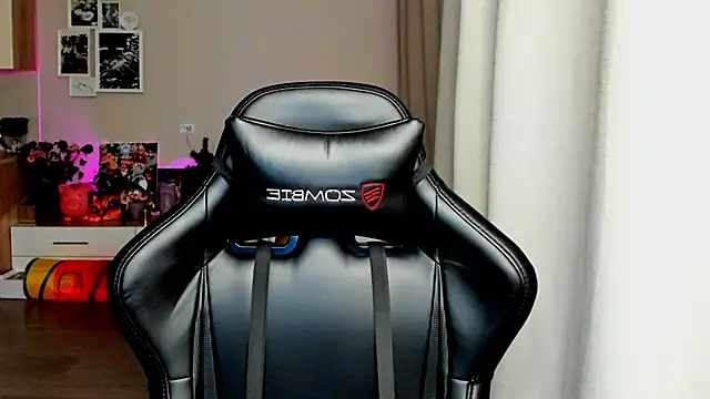 Snapshot of Sm0ly chatting on 10-29-25, 01:52 Sm0ly online show from 10-29-25, 01:52