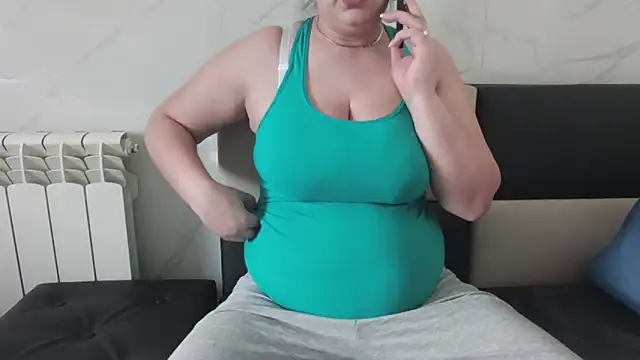 Snapshot of milfmomxx chatting on 01-15-25, 10:49 milfmomxx online show from 01-15-25, 10:49