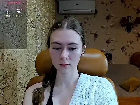 Snapshot of MadeleineWiliams chatting on 10-10-25, 04:11 MadeleineWiliams online show from 10-10-25, 04:11