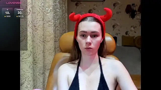 Snapshot of MadeleineWiliams chatting on 10-14-25, 08:53 MadeleineWiliams online show from 10-14-25, 08:53