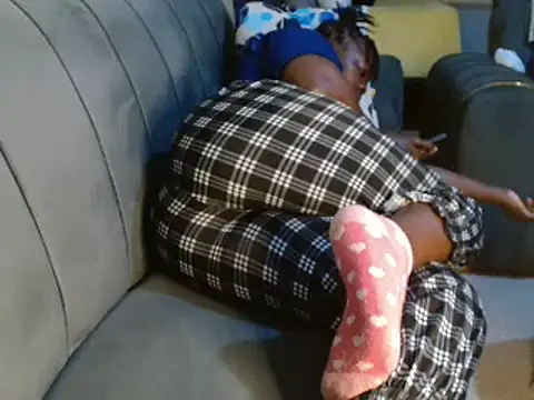 Snapshot of leslysexygirl chatting on 02-11-25, 11:10 leslysexygirl online show from 02-11-25, 11:10