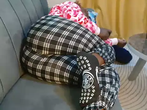 Snapshot of leslysexygirl chatting on 10-18-25, 05:21 leslysexygirl online show from 10-18-25, 05:21