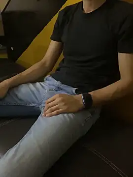 Snapshot of zeck80 chatting on 01-06-25, 01:52 zeck80 online show from 01-06-25, 01:52