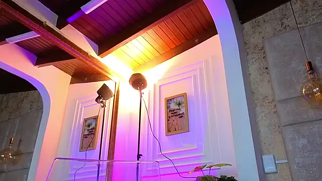 AlessiaLondon online show from 04-01-26, 01:41