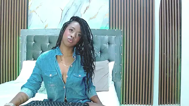 Snapshot of AshleyMontana chatting on 12-21-25, 02:46 AshleyMontana online show from 12-21-25, 02:46