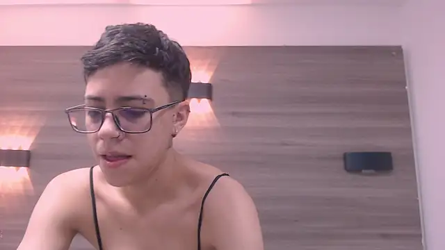 Snapshot of Cutie_Shy_ chatting on 01-17-25, 11:49 Cutie Shy online show from 01-17-25, 11:49