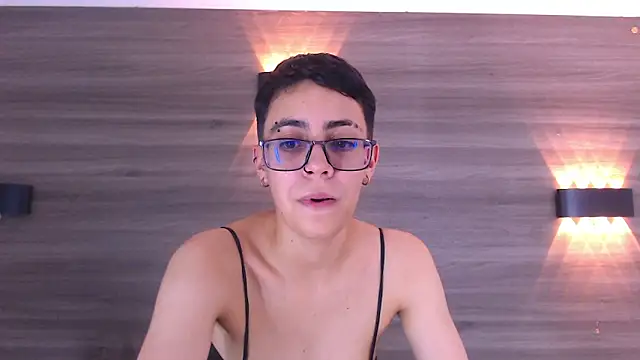 Snapshot of Cutie_Shy_ chatting on 02-01-25, 01:44 Cutie Shy online show from 02-01-25, 01:44
