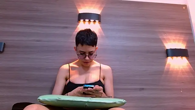 Snapshot of Cutie_Shy_ chatting on 02-18-25, 07:19 Cutie Shy online show from 02-18-25, 07:19