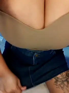 Snapshot of Wild_wifey chatting on 10-11-25, 07:34 Wild wifey online show from 10-11-25, 07:34