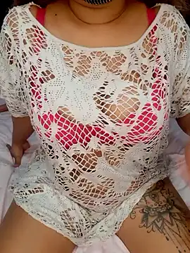 Snapshot of Wild_wifey chatting on 10-13-25, 10:59 Wild wifey online show from 10-13-25, 10:59