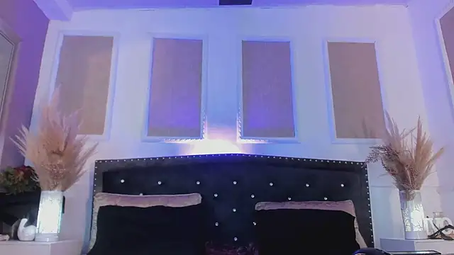 Snapshot of queen_satin chatting on 03-15-25, 09:09 queen satin online show from 03-15-25, 09:09