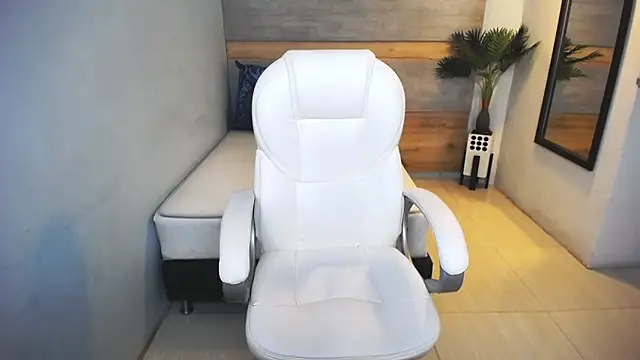 Snapshot of liseth_fox chatting on 12-10-24, 02:16 liseth fox online show from 12-10-24, 02:16