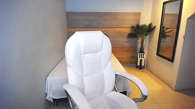 Snapshot of liseth_fox chatting on 12-21-24, 06:34 liseth fox online show from 12-21-24, 06:34