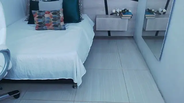 Snapshot of liseth_fox chatting on 01-08-25, 03:28 liseth fox online show from 01-08-25, 03:28