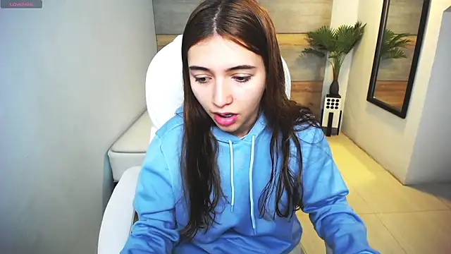 Snapshot of liseth_fox chatting on 02-08-25, 12:17 liseth fox online show from 02-08-25, 12:17