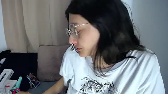 lessliee22  online show from 03-27-26, 08:26