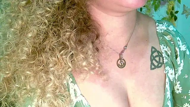 Crysrus online show from 04-25-26, 12:02